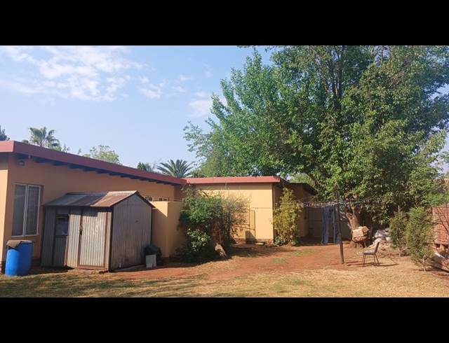 7 BEDROOM HOUSE FOR SALE IN CLAYVILLE